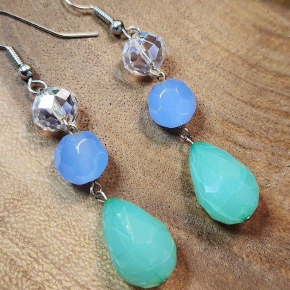 Chandelier Earrings With Faceted Glass And Green Acrylic Teardrop Beads - Picture 6 of 7